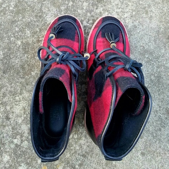 G. H. Bass & Co. Plaid Wedge Ankle Boots - Red and Black! 💥 - Picture 7 of 8